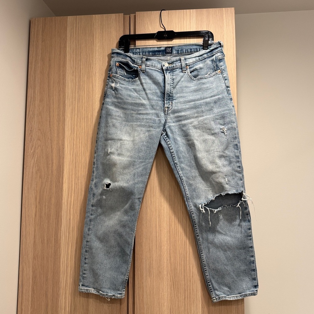 Gap Women’s Light Blue Distressed Cigarette Jeans - Size 31